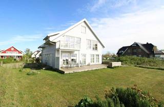 Haus kaufen in 18556 Wiek, Ferienhaus-Ensemble in Direkter Wasserlage in Wiek – 10 Wohneinheiten mit starker Rendite