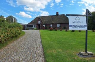 Haus kaufen in 25889 Uelvesbüll, Charmantes Reetdachhaus in idyllischer Lage auf der Halbinsel Eiderstedt mit potenziellem Bauland