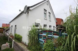 Einfamilienhaus kaufen in 26721 Harsweg, Harsweg! Renovierungsbedürftiges Einfamilienhaus mit 2 vermieteten Wohneinheiten in ruhiger, zentral