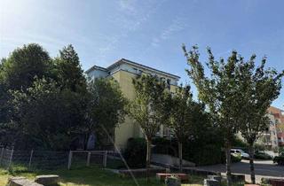 Wohnung kaufen in Louise-Otto-Peters-Straße 14, 79100 Wiehre, Schöne, vermietete 2 Zimmer Wohnung in FR-Vauban (Schlierberg)