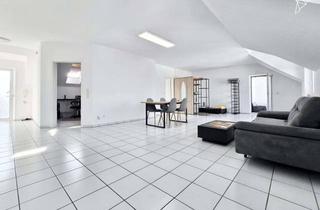Wohnung kaufen in 64560 Riedstadt, OBEN WOHNEN, WEIT BLICKEN Lichtdurchflutete Dachgeschosswohnung mit Balko in Riedstadt!
