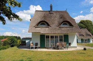 Haus kaufen in Am Gutsschloss, 18230 Rerik, Stilvolles Reetdachhaus mit moderner Technik, Kamin und hohem Investmentpotenzial in Rerik