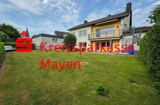Haus kaufen in 56729 Kehrig, Vielseitiges Wohnhaus mit großem Garten und zwei Garagen in ruhiger Lage
