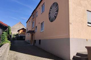 Wohnung kaufen in Römerstraße 56, 86399 Bobingen, Helle 2 ZKB, DG-Wohnung in gepflegtem 6-Parteienhaus in Bobingen
