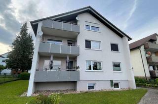 Anlageobjekt in Meisenweg, 75382 Althengstett, Sehr gepflegtes 3-Familienhaus mit Garten, 3 Garagen und 3 Stellplätzen