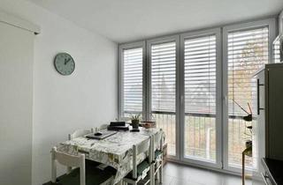 Wohnung kaufen in 79111 Freiburg, Freiburg St. Georgen - Großzügige Zweizimmerwohnung mit Einbauküche