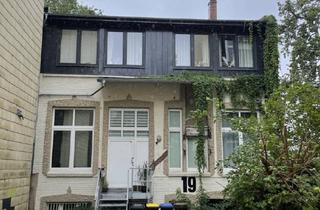 Wohnung kaufen in Freiheitsstr. 19a, 42277 Wuppertal, Stilvoll wohnen in historischem Ambiente – charmante Altbaudachgeschosswohnung mit solider Rendite