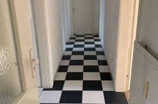 Wohnung mieten in Strohstr. 11, 26725 Stadtzentrum, Zentral gelegene und großzügige 3-Zimmer Wohnung mit Balkon