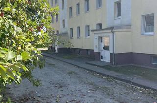 Wohnung mieten in Eichenallee, 17153 Ivenack, + + + neues Glück - helle Dreiraumwohnung mit Blick ins Grüne in Ivenack + + +