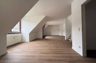 Wohnung mieten in Holsteiner Chaussee 181, 22457 Schnelsen, Geschmackvolle 3-Raum-DG-Wohnung mit gehobener Innenausstattung mit EBK in Hamburg Schnelsen