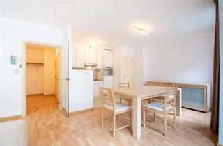 Wohnung mieten in Segeberger Straße 42m, 23617 Stockelsdorf, Stilvolle, modernisierte 2-Raum-Wohnung mit Balkon und EBK in Stockelsdorf