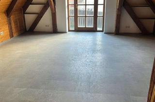 Wohnung mieten in Rosenberger Straße 26, 92237 Sulzbach-Rosenberg, Schöne 2,5-Zimmer-Dachgeschosswohnung mit Balkon und EBK in Sulzbach-Rosenberg