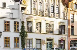 Anlageobjekt in 23966 Altstadt, Zentral in Altstadt: schickes & ehrwürdiges MFH mit 6 WE in Altbau-Ensemble | Gut vermietet