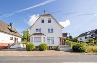 Haus kaufen in 57641 Oberlahr, Oberlahr - Großes Zweifamilienhaus mit Garage, Lagerraum und Innenhof in guter Lage von Oberlahr!