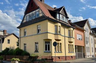 Wohnung kaufen in 65719 Hofheim am Taunus, Im Herzen Hofheims: Altbau-Dachgeschosswohnung mit 4 Zimmern und PKW-Stellplatz!
