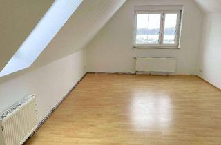 Wohnung mieten in Lange Straße 51b, 01609 Röderaue, Ab September 2025: 2,5-Zimmer-Dachwohnung mit Laminatboden, separater Küche & Badewanne
