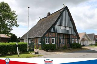Haus kaufen in 25578 Neuenbrook, historische Zweifamilien-Reetdachkate mit Charme