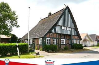 Haus kaufen in 25578 Neuenbrook, historische Zweifamilien-Reetdachkate mit Charme
