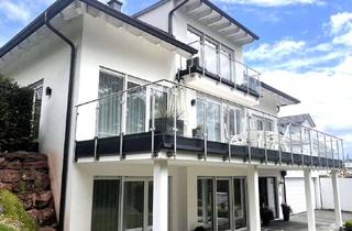 Haus kaufen in 75378 Bad Liebenzell, Modernes Wohnparadies mit Einliegerwohnung und Wellness-Oase – Sonniges Traumhaus in Bad Liebenzell