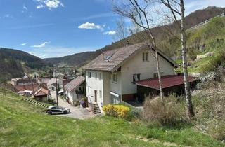 Haus kaufen in Schlossberg, 89601 Schelklingen, Geräumiges, günstiges und gepflegtes 8-Zimmer-Wohnhaus in schöner Lage in Hütten
