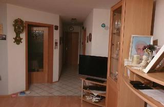 Wohnung kaufen in 89335 Ichenhausen, Ichenhausen - Geschmackvolle, gepflegte 2,5-Zimmer-Wohnung mit Balkon in Ichenh