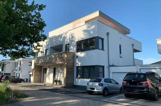 Wohnung mieten in Am Spielberg 27, 41063 Eicken, Neuw. 6-Raum-Whg. im 2. Fam. Haus mit separatem Hauseingang, 2 Balkonen und Dachterrasse in MG.