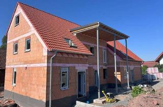 Wohnung kaufen in 36088 Hünfeld, Hünfeld / Oberrombach - Hünfeld-Oberrombach: MEHR RAUM, MEHR LUXUS: ENERGIEEFFIZIENTE DACHGESCHOSSWOHNUNG MIT AUSBAUPOTENZIAL!