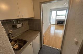 Wohnung mieten in Fuchsbauerweg 13a, 94036 Passau, Frisch renovierte 1-Zimmer-Wohnung mit Balkon. Ideal für Studenten, Singles oder Klinikpersonal!