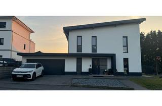 Haus kaufen in Hochstraße 11, 53562 St. Katharinen, Neuwertiges, freistehendes EFH mit Doppelgarage
