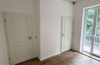 Wohnung mieten in 28199 Neustadt, Alles neu: Schöne, kernsanierte 2-Zimmer-Wohnung mit Südbalkon & moderner Einbauküche