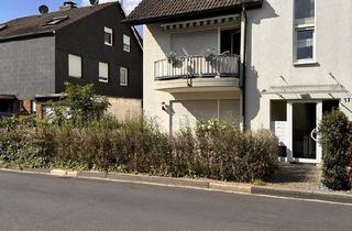 Wohnung kaufen in 51371 Leverkusen, Leverkusen - EG-Wohnung mit großem Garten, zwei Terrassen und TG Platz
