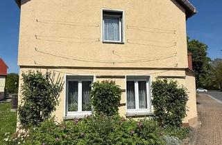Haus kaufen in 99628 Buttstädt, Buttstädt - Wohnhaus mit grünem Grundstück
