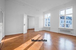 Wohnung kaufen in 50733 Köln, Renovierte und möblierte 3-Zimmer Wohnung in bester Lage
