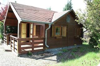 Haus kaufen in 03172 Guben, Holzhaus, "Bungalow Typ Jütland" auf naturnahem großen Grundstück