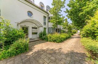 Wohnung kaufen in 82031 Grünwald, Grünwald, 2-Zimmer-Wohnung mit Wohnküche, Loggia in Südausrichtung und Gartenblick!