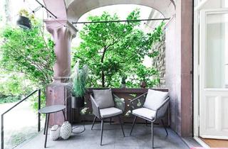 Wohnung kaufen in 60322 Nordend-West, Stilaltbauwohnung mit Doppelflügeltüren, Stuck und eigenem Garten