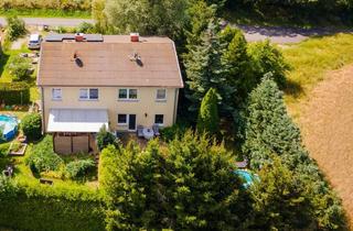 Villa kaufen in 15345 Prötzel, Mit Keller, Einbauküche, zwei Bädern, Pool u.v.m.: Stadtvilla-Doppelhaushälfte am Feld in Prötzel