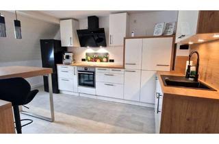 Immobilie mieten in Enoch-Widman-Str. 26, 95028 Innenstadt, Neu renovierte 3-Zimmer-Wohnung für 2er WG / FH Nähe