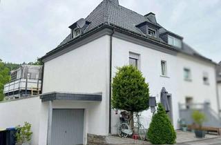 Doppelhaushälfte kaufen in 59872 Meschede, Charmante Doppelhaushälfte mit Einliegerwohnung, Garten, Pool in Meschede-Freienohl – provisionsfrei