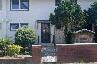 Haus kaufen in 63456 Hanau, Hanau - Modernisiertes Reihenmittelhaus mit Wintergarten, Garage & großem Garten - Einziehen und Wohlfühlen!