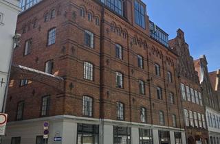 Wohnung kaufen in Siebente Querstraße, 23552 Innenstadt, Traumwohnung auf der Lübecker Altstadtinsel – Historischer Charme trifft modernen Wohnkomfort