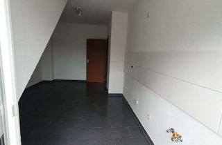 Wohnung mieten in 44652 Wanne-Süd, Renovierte Dachgeschosswohnung mit 2 Zimmern, Küche & Balkon