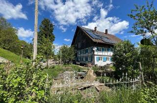 Bauernhaus kaufen in 88260 Argenbühl, Wunderschöne Bauernhaushälfte mit über 8.000 qm Grundstück