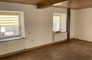 Haus kaufen in 93449 Waldmünchen, Wohnhaus und Garage im Stadtzentrum, mit großer Sonnenterrasse in ruhiger Lage!