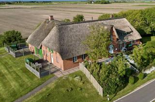 Haus kaufen in Parlament 10, 25849 Pellworm, Reetdachanwesen in Traumlage, Pferdehaltung möglich