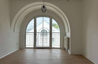 Wohnung kaufen in 86424 Dinkelscherben, Charmante Dachgeschosswohnung mit Balkon und Blick ins Grüne