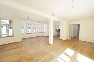 Wohnung mieten in 96450 Coburg, Eine echte Rarität! Traumhafte 3-Zimmer-Altbauwohnung mit Balkon im Coburger Zentrum