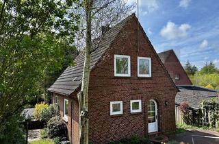 Einfamilienhaus kaufen in 25813 Husum, Sanierungsbedürftiges Einfamilienhaus in idyllischer Waldrandlage in Husum