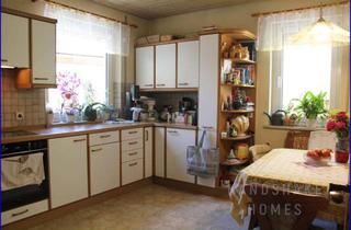 Haus kaufen in 97537 Wipfeld, Charmantes Zweifamilienhaus in Wipfeld: Wohnen und Vermieten