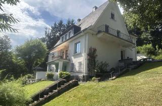 Villa kaufen in 58509 Lüdenscheid, Stilvolles Zweifamilienvilla mit Balkonen, Sauna, Kellerbar & Doppelcarport – auf großem Grundstück